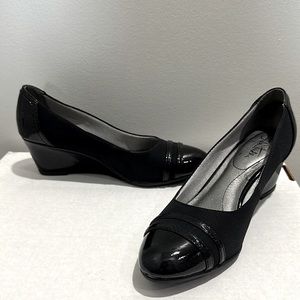 Black dress edges NWT size 7.5